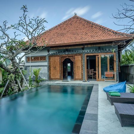Fins Villa Medewi Airsatang Exterior photo