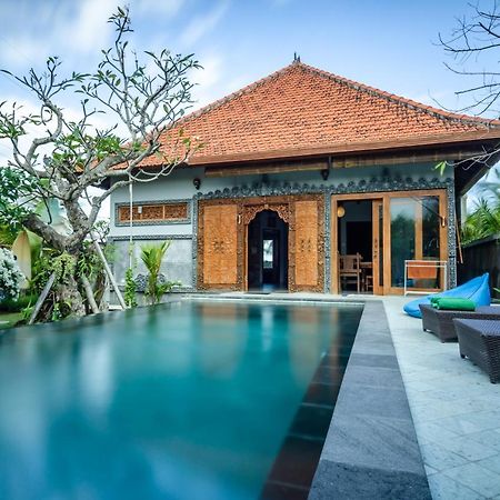 Fins Villa Medewi Airsatang Exterior photo